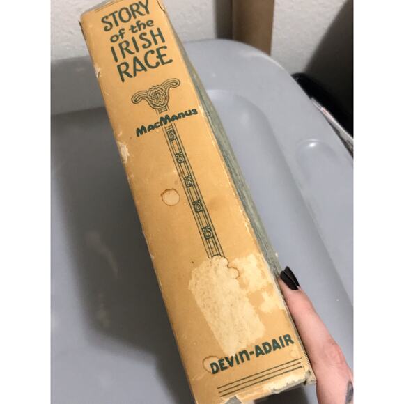 The Story of the Irish Race hardcover book - Picture 2 of 8